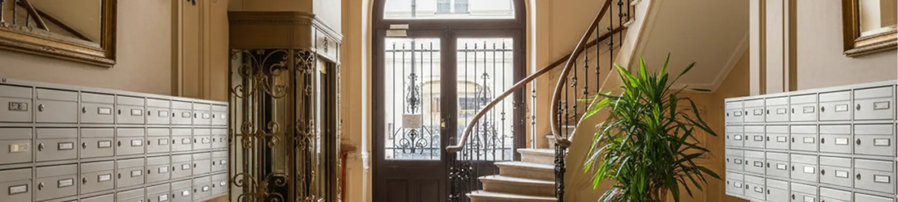 Boîte aux lettres design contemporain dans un hall d’entrée lumineux et soigné